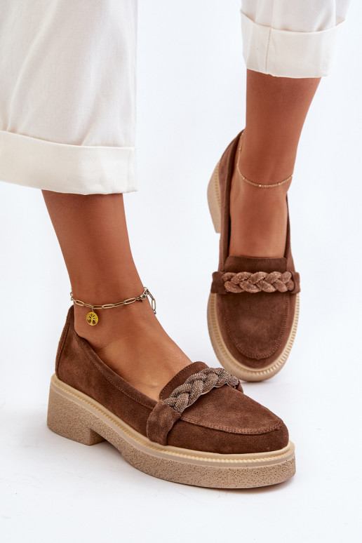 Zazoo 3429/EM Mocassins elegantes de camurça com enfeites cor marrom Zazoo 3429/EM Mocassins elegantes de camurça com enfeites cor marrom