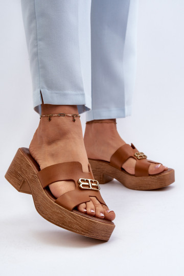 Zazoo 40412 Pele Estilo elegante Chinelos femininos com detalhes dourados cor marrom