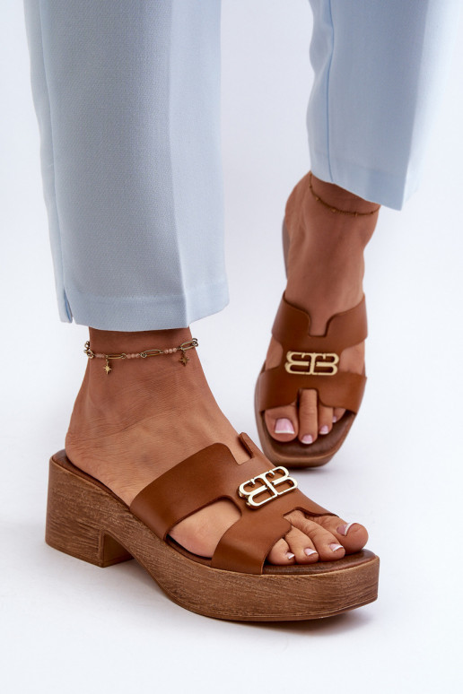 Zazoo 40412 Pele Estilo elegante Chinelos femininos com detalhes dourados cor marrom Zazoo 40412 Pele Estilo elegante Chinelos femininos com detalhes dourados cor marrom