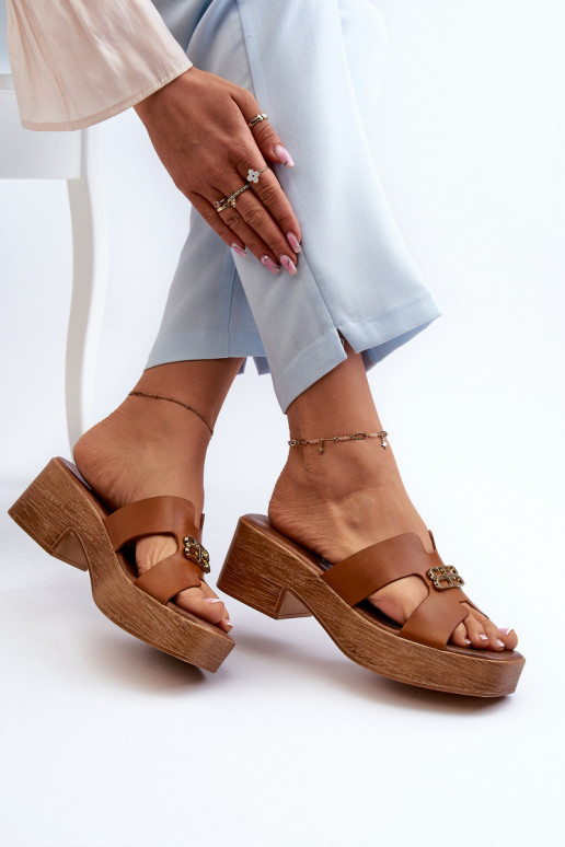 Zazoo 40412 Pele Estilo elegante Chinelos femininos com detalhes dourados cor marrom Zazoo 40412 Pele Estilo elegante Chinelos femininos com detalhes dourados cor marrom