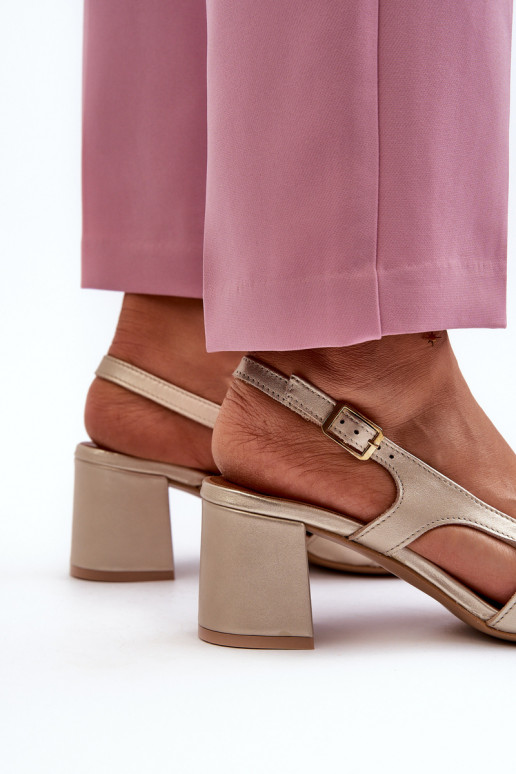 Sandálias femininas com salto Tem que serciejka 06419-25 cor dourada Sandálias femininas com salto Tem que serciejka 06419-25 cor dourada