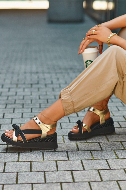 Sandálias femininas com fitas D&A CR956 cor dourada