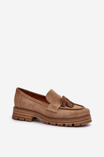 Mocassins femininos de camurça Zazoo 3469 com franja na cor areia