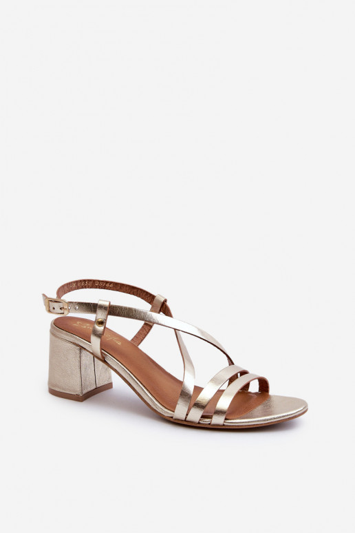 Sandálias femininas com salto baixo Tem que serciejka 06653-25 cor dourada Sandálias femininas com salto baixo Tem que serciejka 06653-25 cor dourada