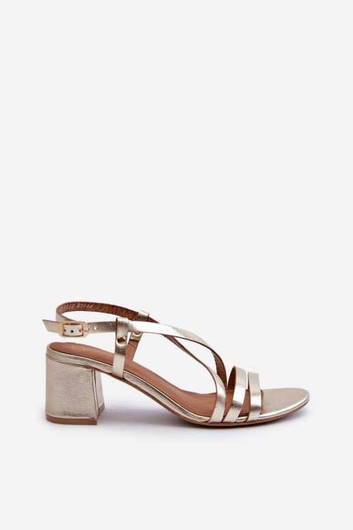 Sandálias femininas com salto baixo Tem que serciejka 06653-25 cor dourada Sandálias femininas com salto baixo Tem que serciejka 06653-25 cor dourada