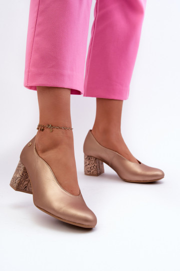 Sapatos de couro elegantes com saltos Tai turiciejka 06422-25 na cor dourada