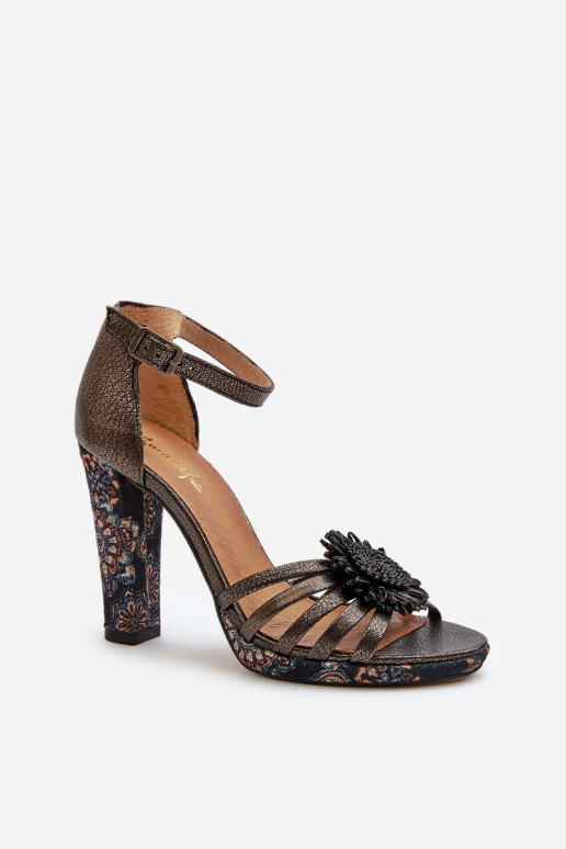 Sandálias femininas de salto alto com enfeites Tem que serciejka 06620-20 cor cinza Sandálias femininas de salto alto com enfeites Tem que serciejka 06620-20 cor cinza