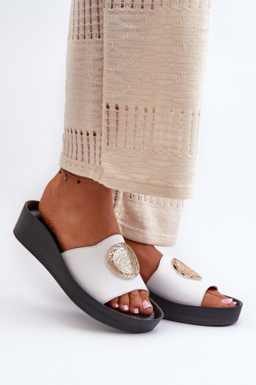 Zazoo 2920 Chinelos de couro Feminino Em uma cunha Ze cor douradam Detalem cor branca 2