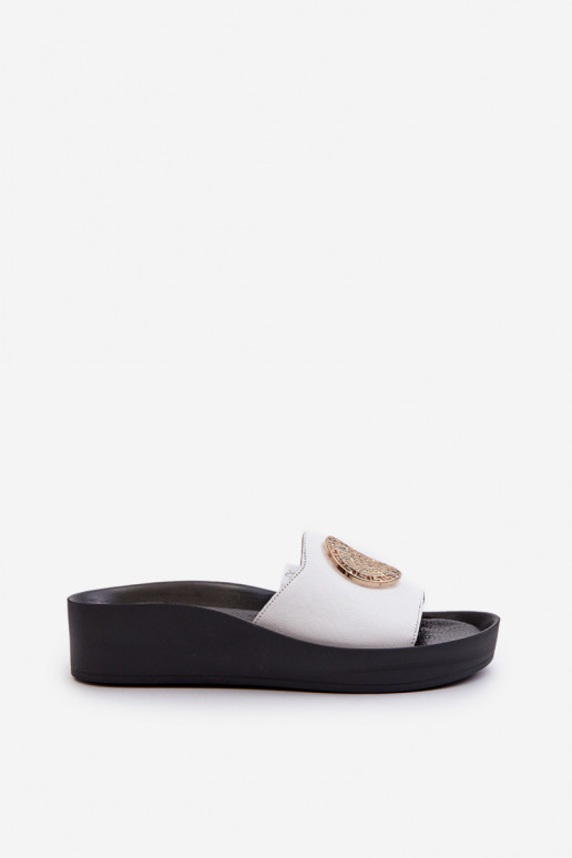 Zazoo 2920 Chinelos de couro Feminino Em uma cunha Ze cor douradam Detalem cor branca Zazoo 2920 Chinelos de couro Feminino Em uma cunha Ze cor douradam Detalem cor branca