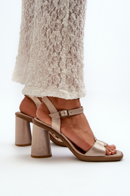 Sandálias femininas com salto Tem que serciejka 06029-25 cor dourada Sandálias femininas com salto Tem que serciejka 06029-25 cor dourada