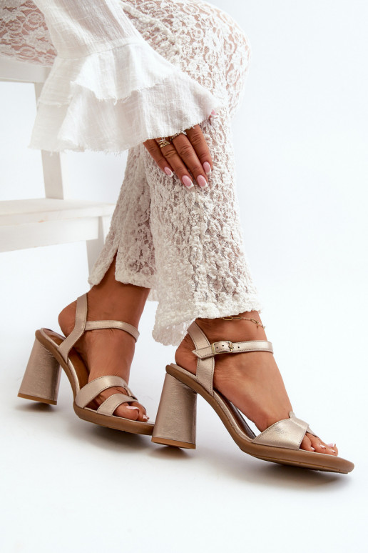 Sandálias femininas com salto Tem que serciejka 06029-25 cor dourada Sandálias femininas com salto Tem que serciejka 06029-25 cor dourada