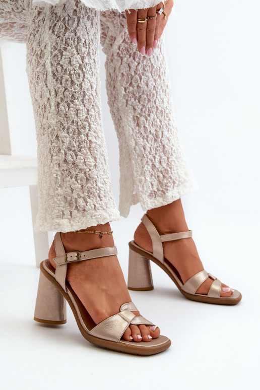 Sandálias femininas com salto Tem que serciejka 06029-25 cor dourada Sandálias femininas com salto Tem que serciejka 06029-25 cor dourada