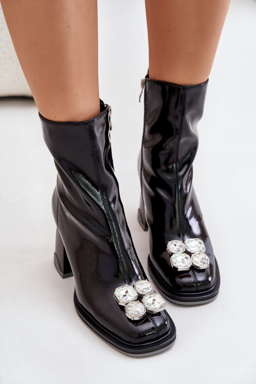 com efeito verniz Botas femininas com enfeites D&A MR880-019 cor preta com efeito verniz Botas femininas com enfeites D&A MR880-019 cor preta