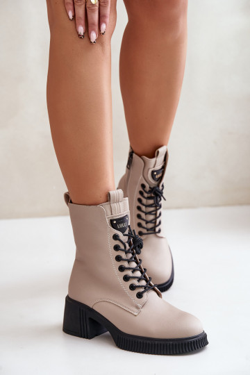 Botas de cano curto femininas forradas de couro natural Vinceza 66671 na cor areia