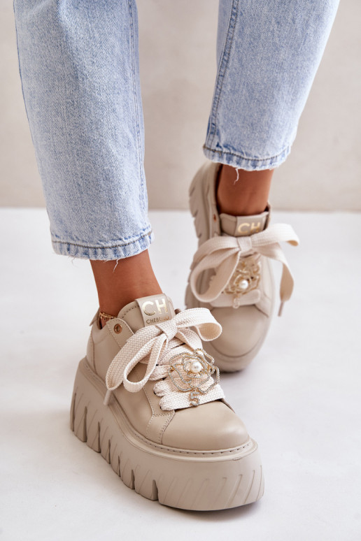 À modalo de tênis Feminino com solas maciças da moda com detalhes dourados CheBello 4530 bege À modalo de tênis Feminino com solas maciças da moda com detalhes dourados CheBello 4530 bege
