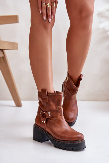 Botas de cano curto femininas para o castelo LeĮskis 3435 na cor marrom