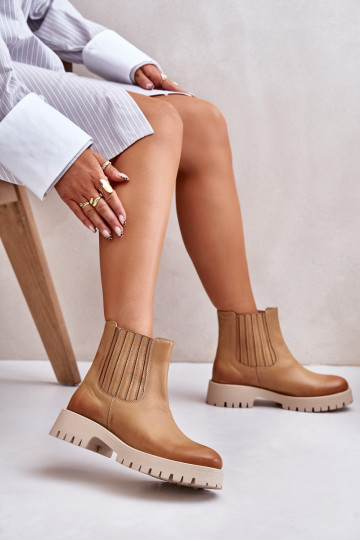 Botas curtas femininas de couro com saltos largos na cor marrom LeĮskis 3611
