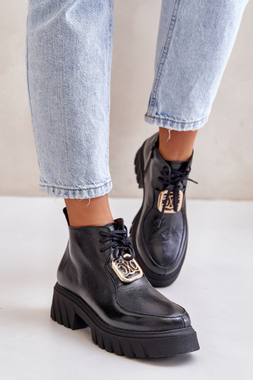 Botas curtas de couro com detalhes dourados na cor preta Zazoo 2952 2