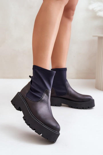Botas curtas femininas de couro natural na cor preta Zazoo 2947