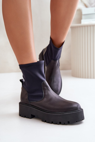 Botas curtas femininas de couro natural na cor preta Zazoo 2947 2