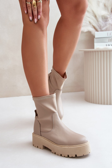 Botas curtas femininas de couro natural na cor areia Zazoo 2947