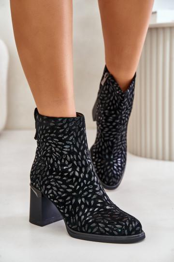 Botas curtas de camurça com salto decorado D&A CR42-192 preto