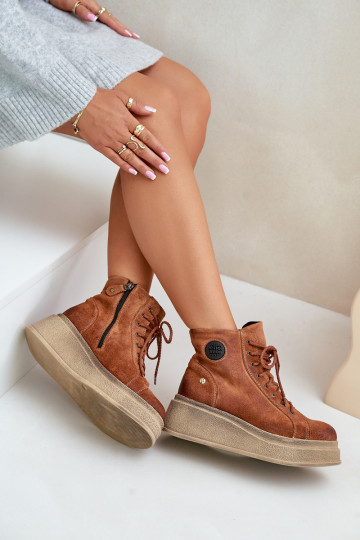 Sapatos de camurça com uma plataforma Tem que serciejka 06309-29 cor marrom