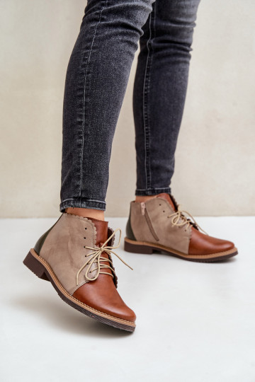 Botas de cano baixo em couro com saltos largos, na cor marrom 2