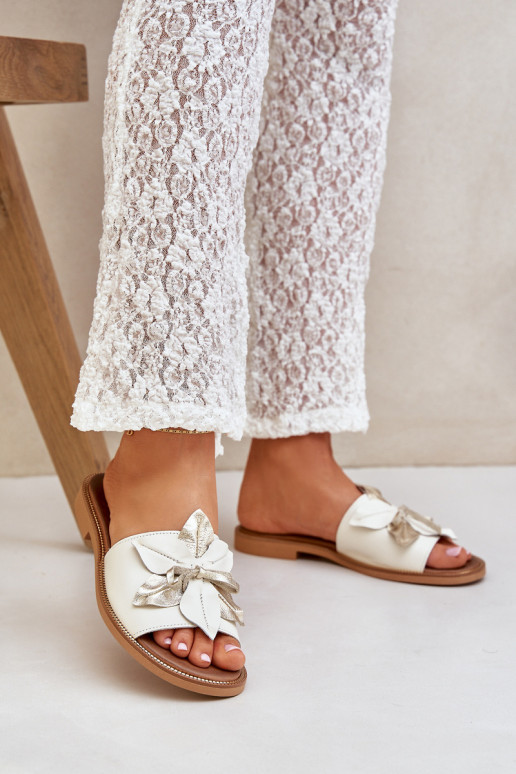 Chinelos com enfeites couro natural Zazoo 3667 cor branca Chinelos com enfeites couro natural Zazoo 3667 cor branca