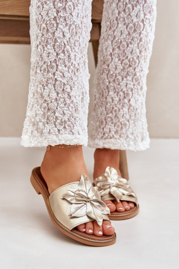 Chinelos com enfeites couro natural Zazoo 3667 cor dourada