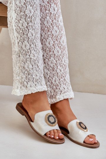 Chinelos de couro com enfeites com salto largo LeParaski 3047/O cor dourada Przecierany