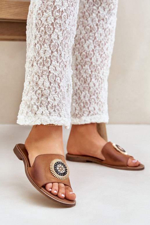 Chinelos de couro com enfeites com salto largo LeParaski 3047/O cor marrom Chinelos de couro com enfeites com salto largo LeParaski 3047/O cor marrom