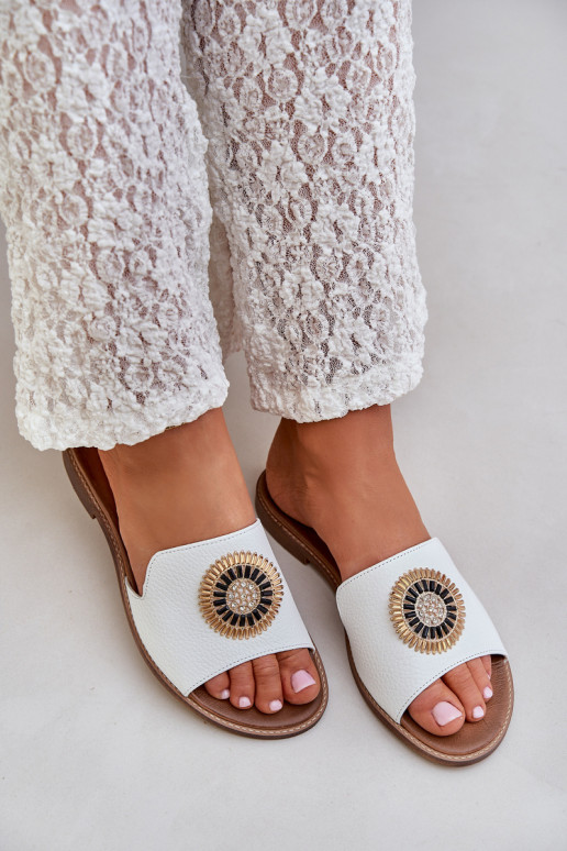 Chinelos de couro com enfeites com salto largo LeParaski 3047/O cor branca Chinelos de couro com enfeites com salto largo LeParaski 3047/O cor branca