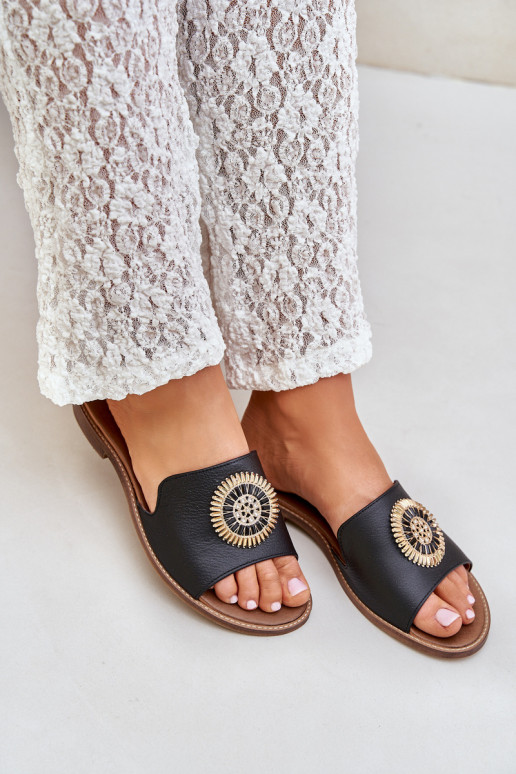 Chinelos de couro com enfeites com salto largo Zazoo 3047/O cor preta Chinelos de couro com enfeites com salto largo Zazoo 3047/O cor preta