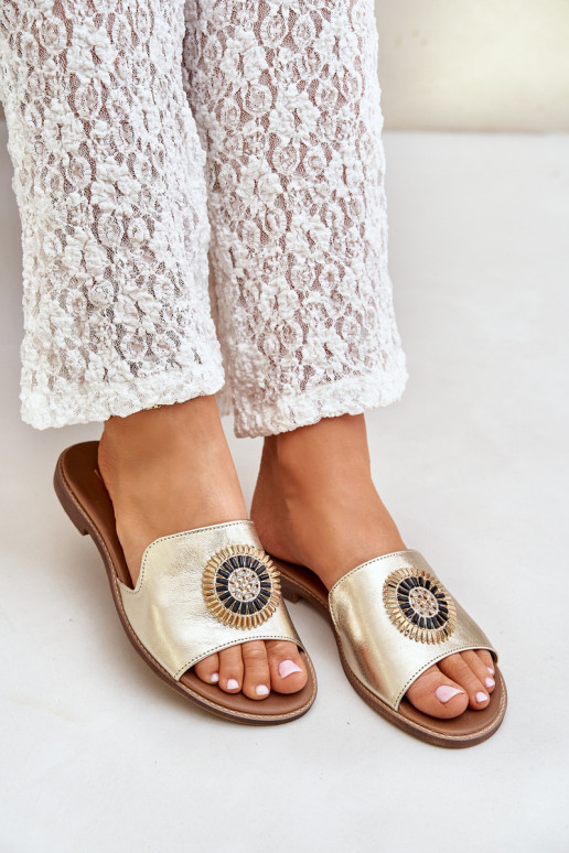 Chinelos de couro com enfeites com salto largo Zazoo 3047/O cor dourada Chinelos de couro com enfeites com salto largo Zazoo 3047/O cor dourada