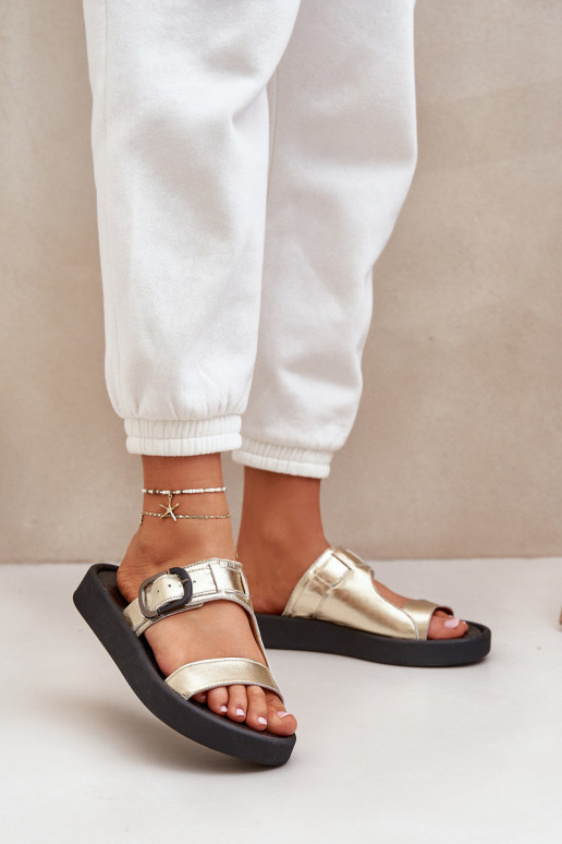 Chinelos de couro Feminino com uma plataforma Zazoo 3024 cor dourada Chinelos de couro Feminino com uma plataforma Zazoo 3024 cor dourada