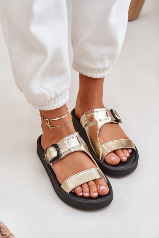 Chinelos de couro Feminino com uma plataforma Zazoo 3024 cor dourada Chinelos de couro Feminino com uma plataforma Zazoo 3024 cor dourada