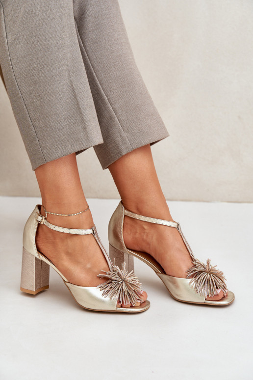 sandálias Pele com salto com enfeites Laura Messi 2758 cor dourada sandálias Pele com salto com enfeites Laura Messi 2758 cor dourada