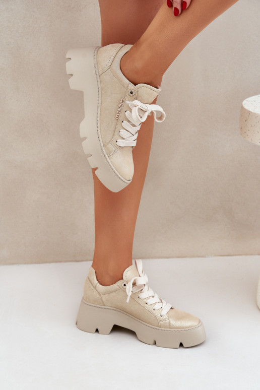 À modalo de tênis tênis com uma plataforma CheBello 4632 cor dourada