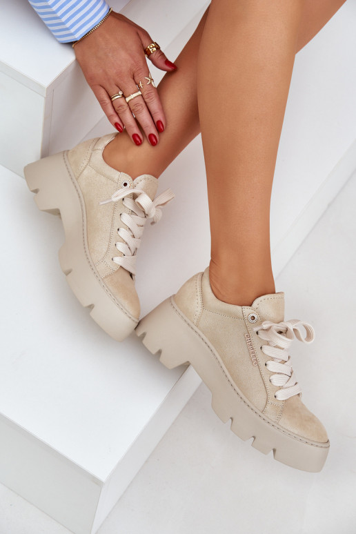 À modalo de tênis tênis com uma plataforma CheBello 4632 cor dourada