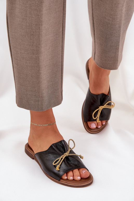 Pele isósceles Estilo elegante Chinelos com fitas LeParaski 3572 cor preta Pele isósceles Estilo elegante Chinelos com fitas LeParaski 3572 cor preta