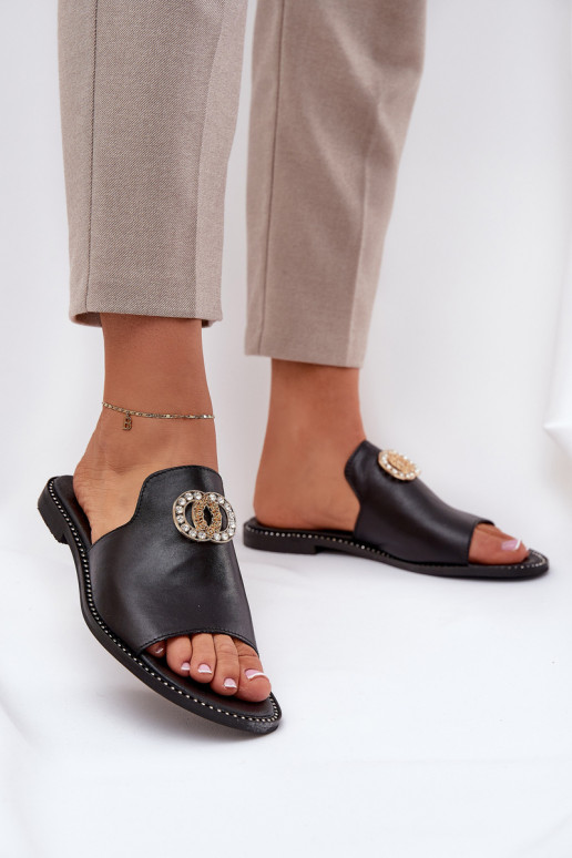Estilo elegante Chinelos de couro Feminino com enfeites Zazoo 3008 cor preta Estilo elegante Chinelos de couro Feminino com enfeites Zazoo 3008 cor preta