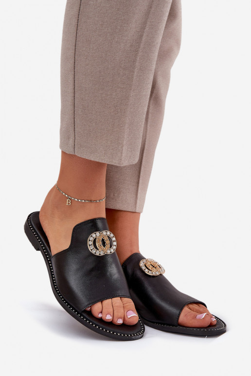 Estilo elegante Chinelos de couro Feminino com enfeites Zazoo 3008 cor preta Estilo elegante Chinelos de couro Feminino com enfeites Zazoo 3008 cor preta