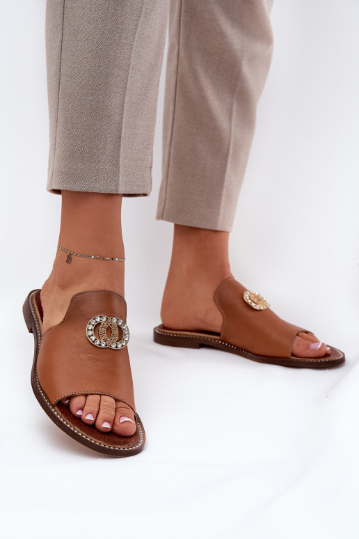 Estilo elegante Chinelos de couro Feminino com enfeites Zazoo 3008 cor marrom Estilo elegante Chinelos de couro Feminino com enfeites Zazoo 3008 cor marrom