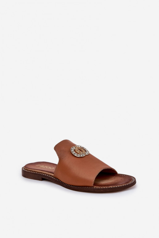Estilo elegante Chinelos de couro Feminino com enfeites Zazoo 3008 cor marrom Estilo elegante Chinelos de couro Feminino com enfeites Zazoo 3008 cor marrom