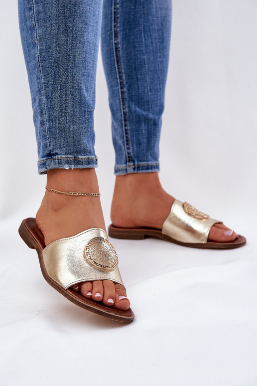 Zazoo 2938 Chinelos de couro com salto largo com enfeites cor dourada Zazoo 2938 Chinelos de couro com salto largo com enfeites cor dourada