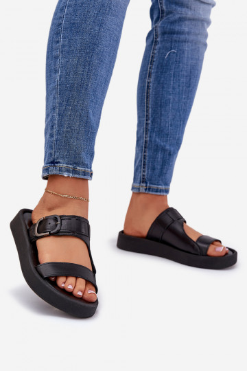 Chinelos de couro Feminino com uma plataforma Zazoo 3024 cor preta