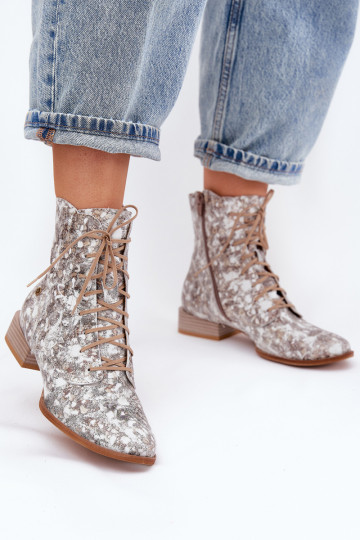 Botins de couro com padrão e saltos largos Tai turiciejka 06391-25 cor areia