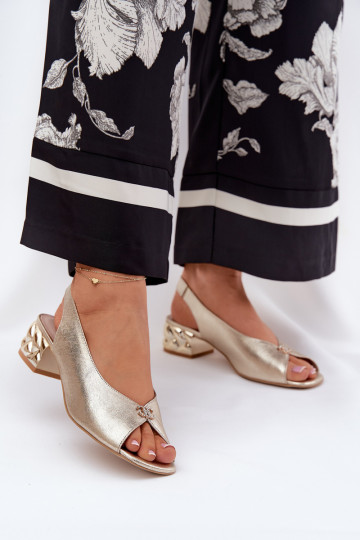 Pele Estilo elegante Sandálias femininas CheBello 4724 cor dourada 2