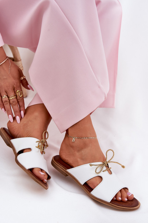 Chinelos de couro Feminino com salto largo Zazoo 3022 cor branca Chinelos de couro Feminino com salto largo Zazoo 3022 cor branca